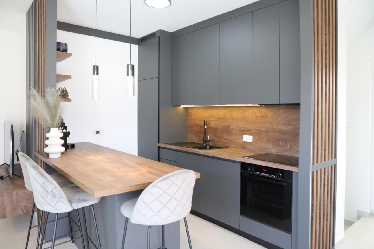 Brand New With Private Pool Apartman Njivice
