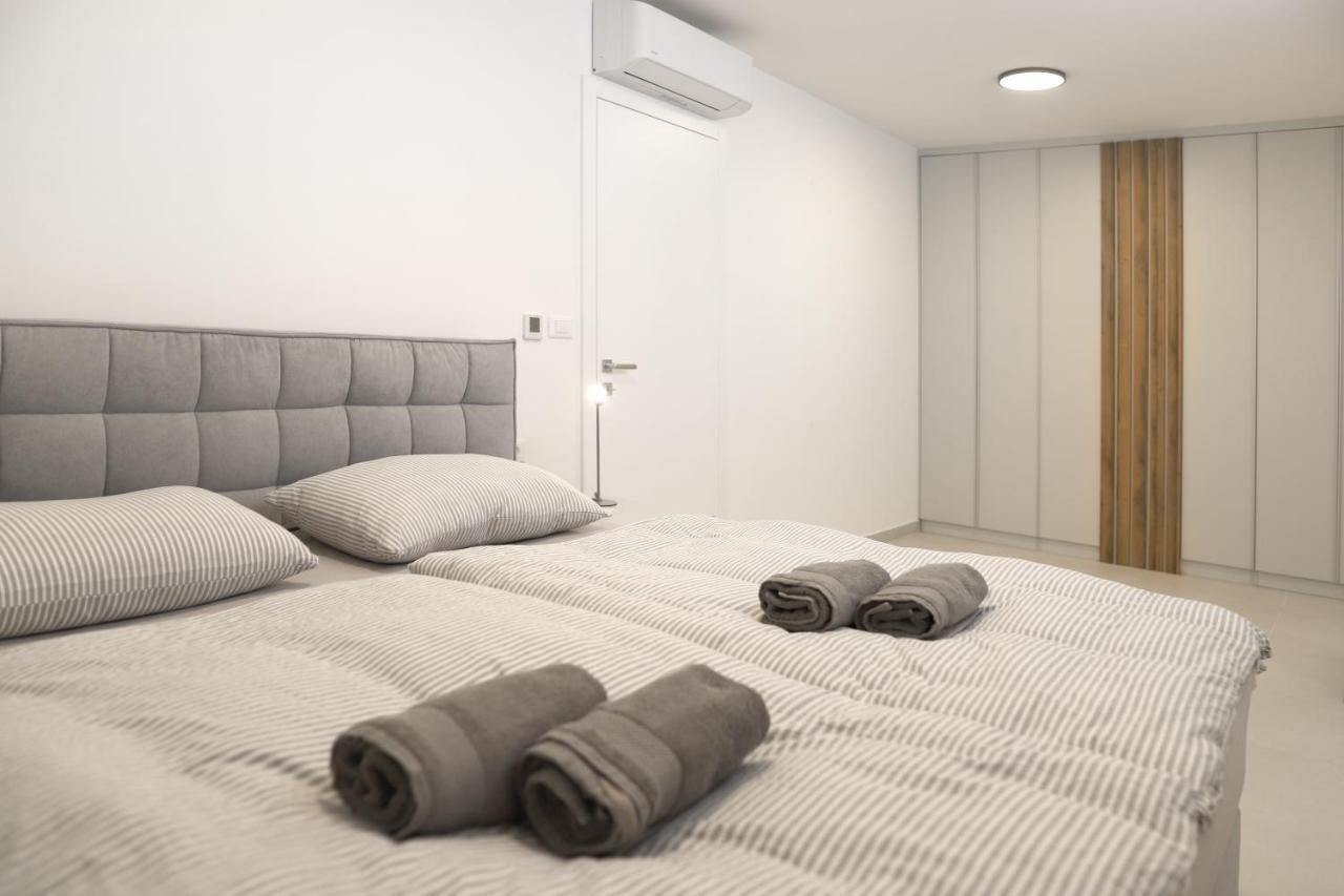 Brand New With Private Pool Apartman